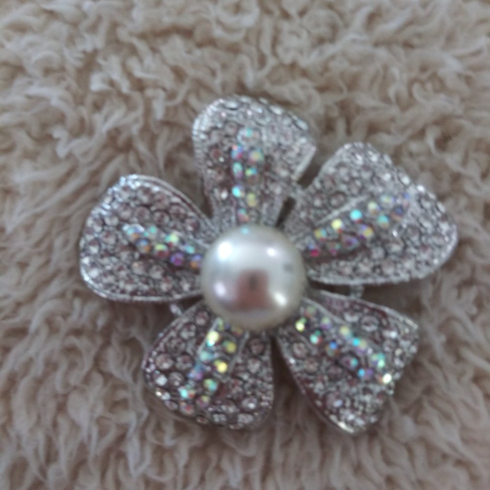 Premier Designs Pearl Brooch